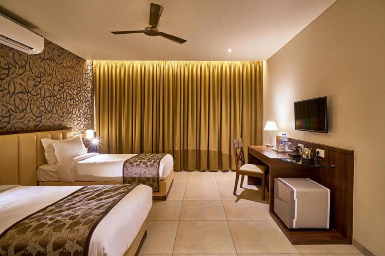 Hotel Shlok Kolhapur Eksteriør billede