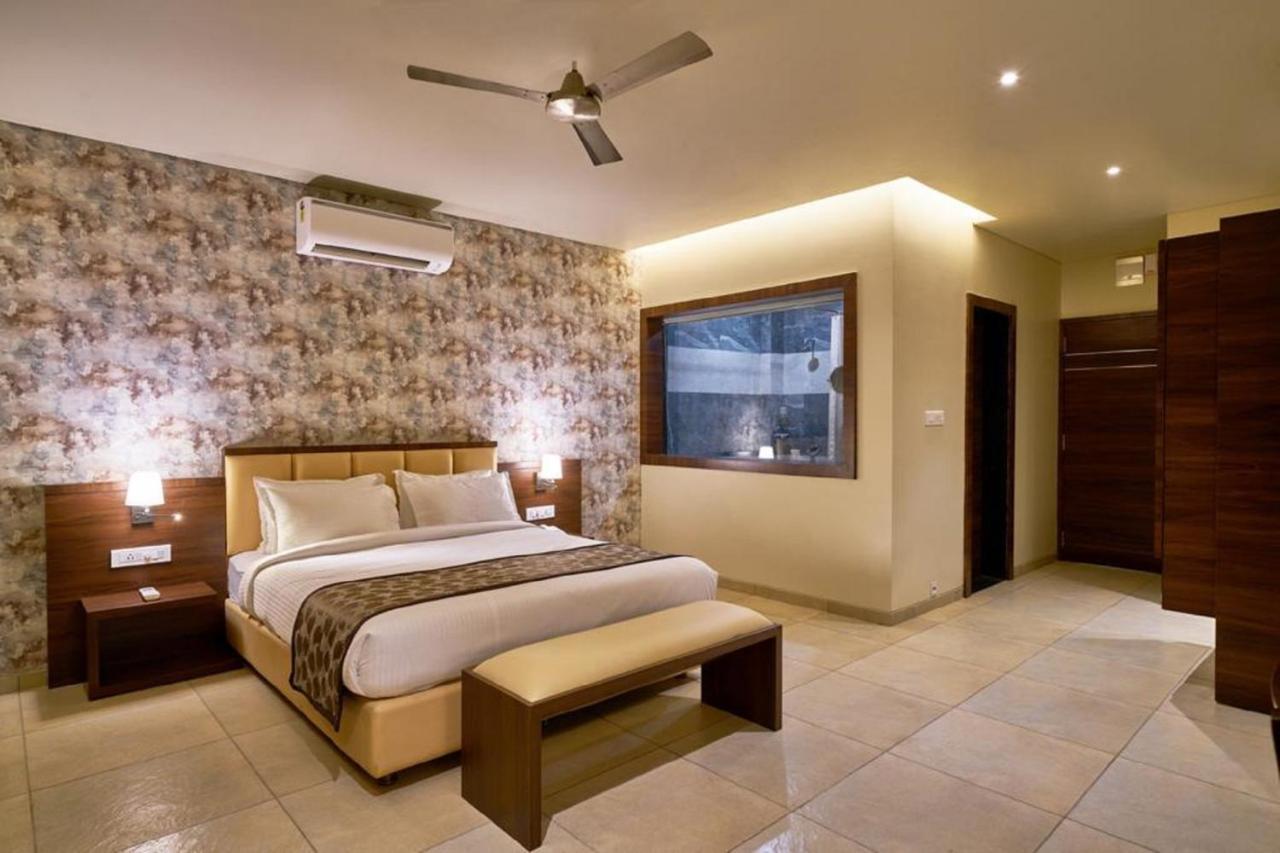 Hotel Shlok Kolhapur Eksteriør billede
