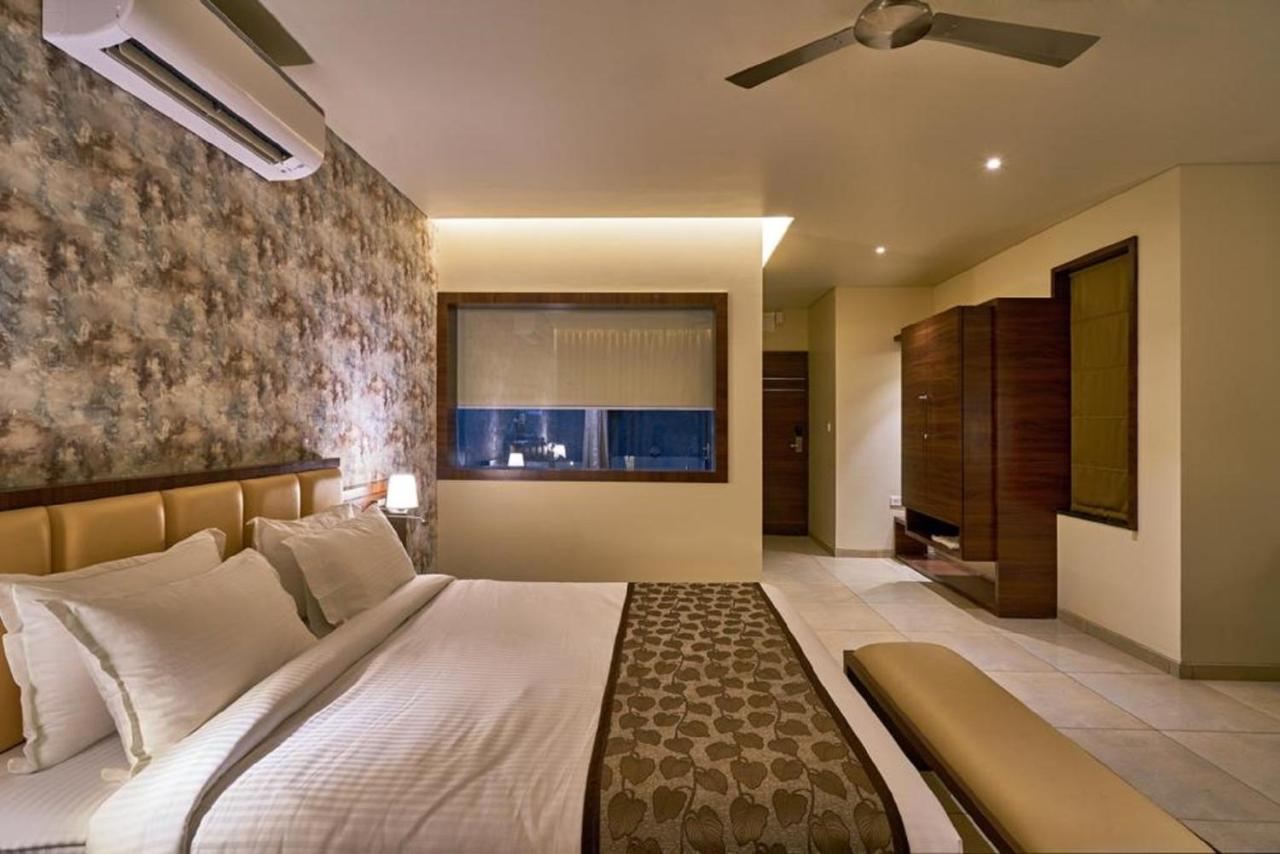 Hotel Shlok Kolhapur Eksteriør billede