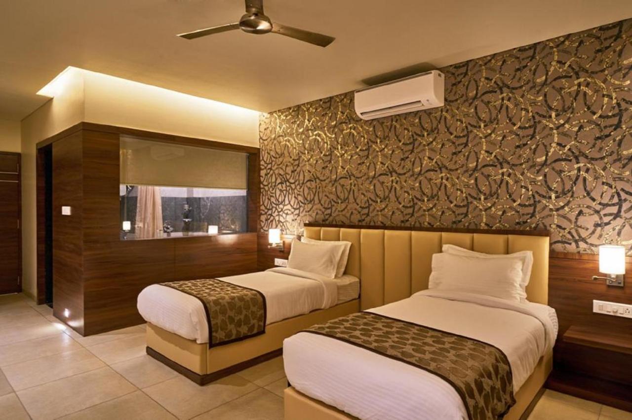 Hotel Shlok Kolhapur Eksteriør billede